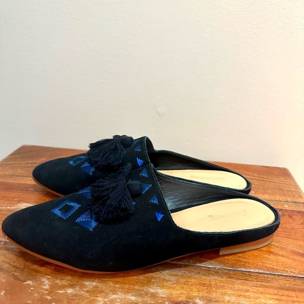 Soludos Palazzo Tassel Mule Loafers in Black Suede with Blue Embroidery Size 7